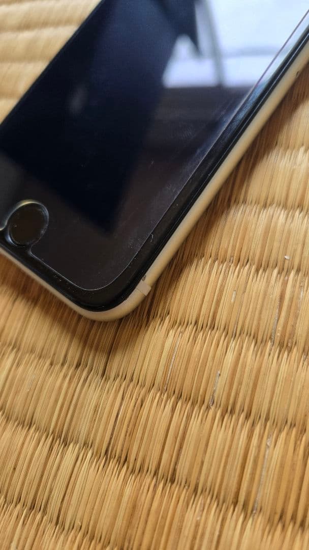 iPhoneSE2 64GB ホワイト SIMフリー バッテリー85%