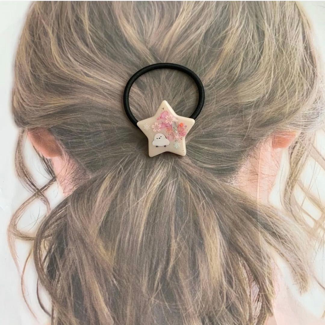 【3386】シマエナガ 桜 星型 ヘアゴム 淡いベージュにピンクのシェル入り