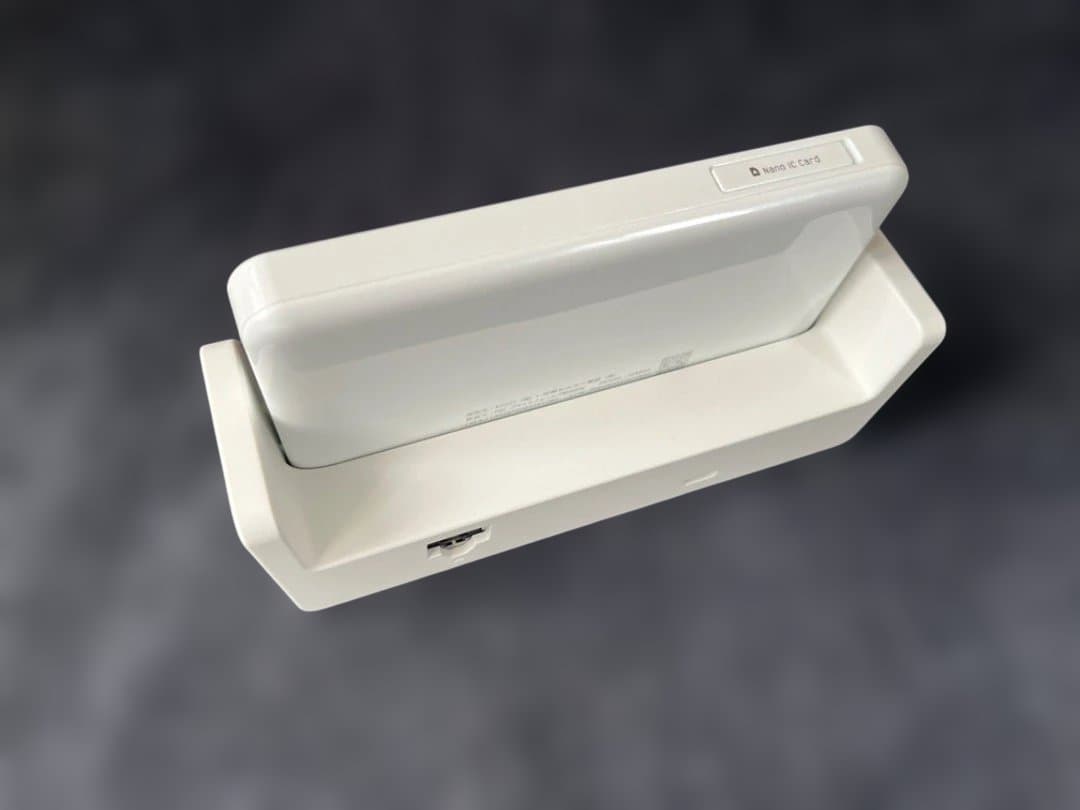 モバイルルーター(別売クレードル付属)