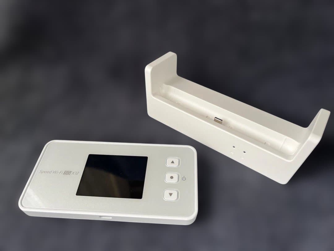 モバイルルーター(別売クレードル付属)