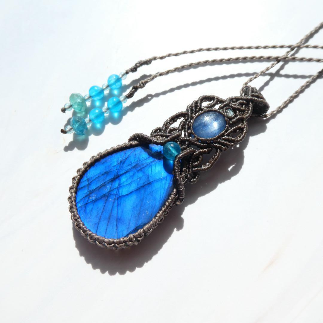 高品質ラブラドライト・カイヤナイトのマクラメネックレス