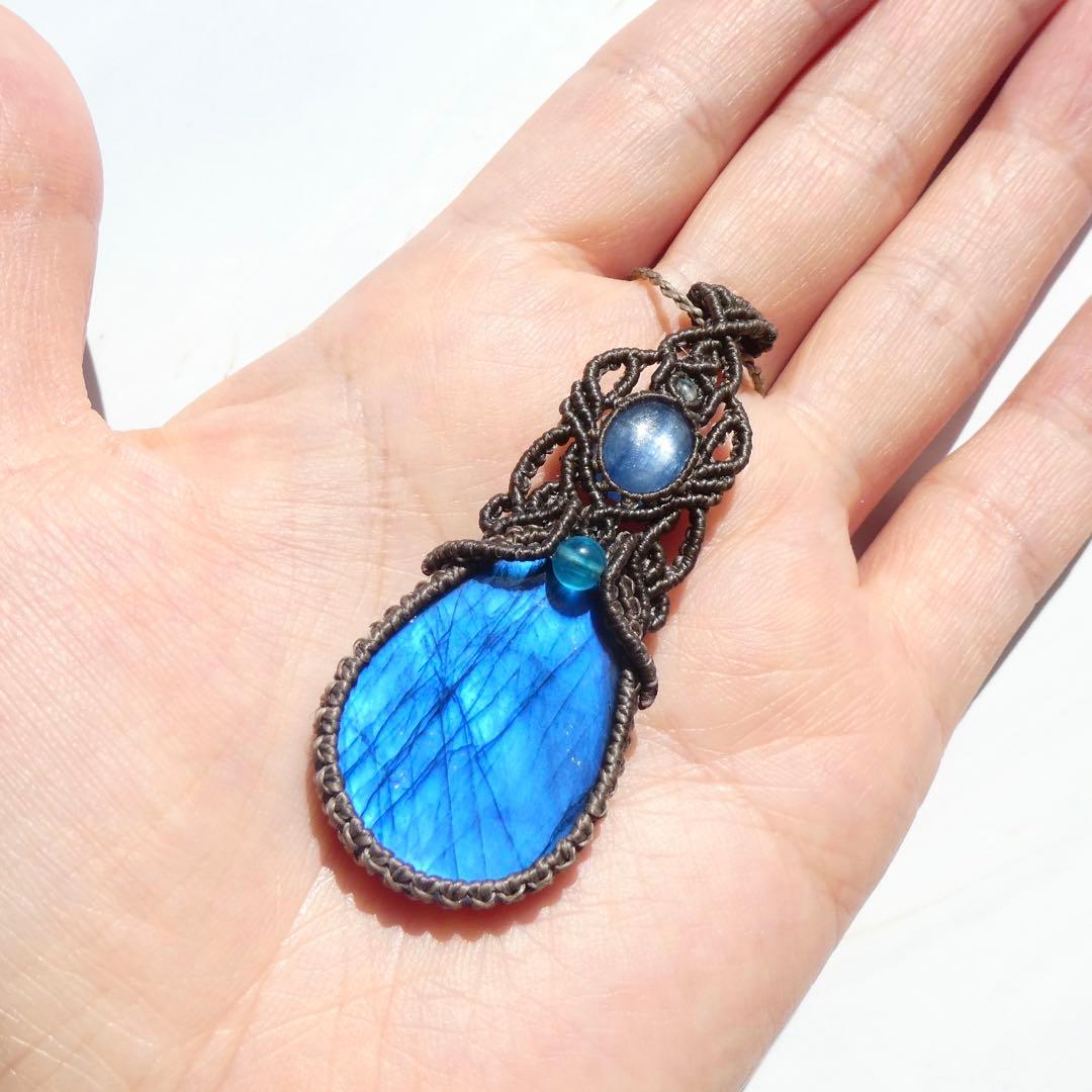 高品質ラブラドライト・カイヤナイトのマクラメネックレス