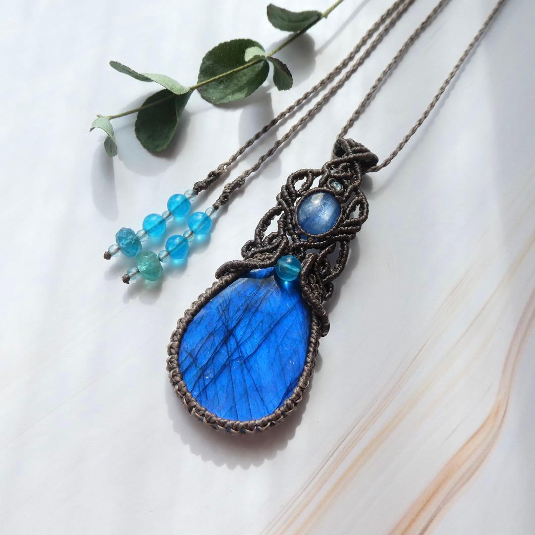 高品質ラブラドライト・カイヤナイトのマクラメネックレス