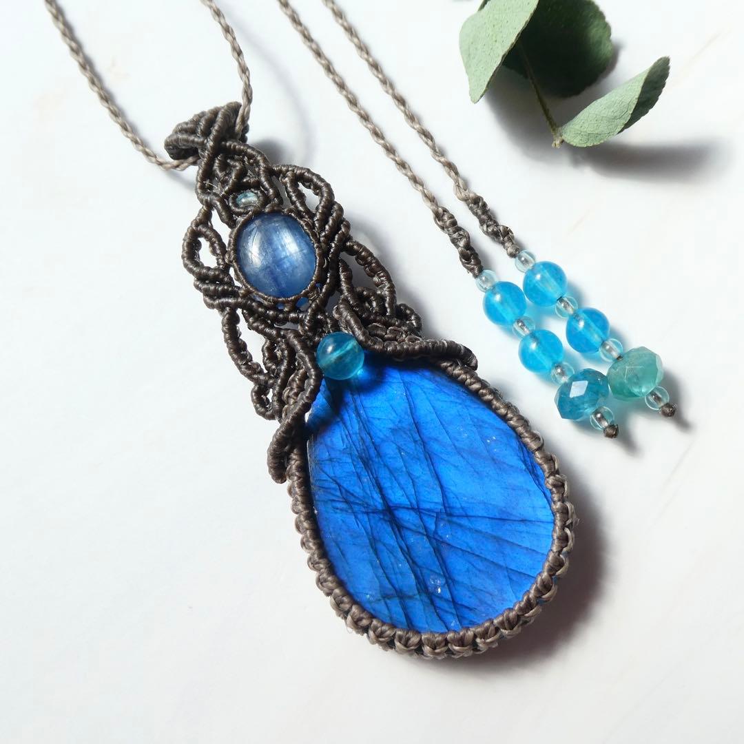 高品質ラブラドライト・カイヤナイトのマクラメネックレス