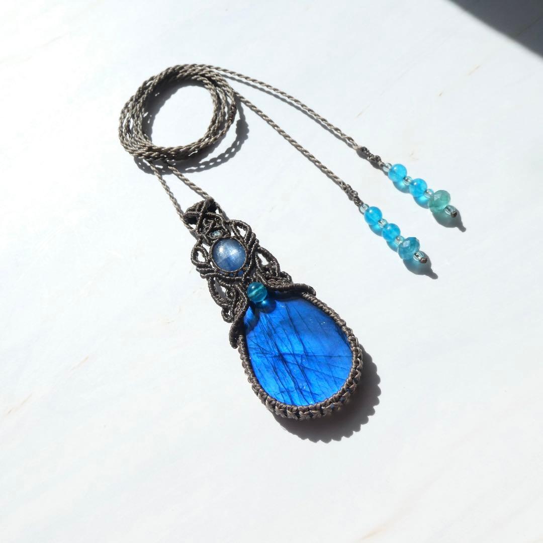 高品質ラブラドライト・カイヤナイトのマクラメネックレス