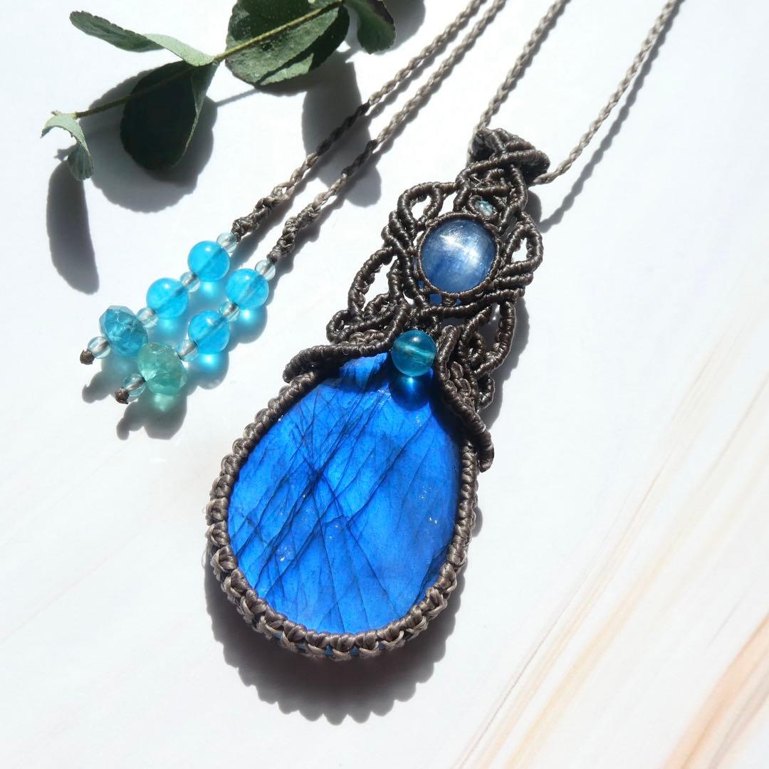 高品質ラブラドライト・カイヤナイトのマクラメネックレス