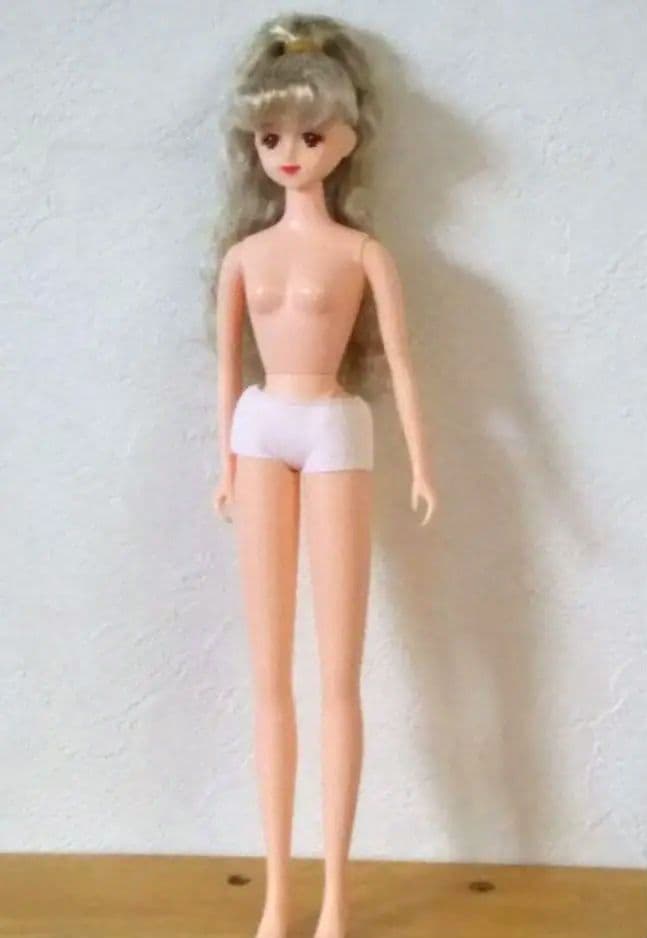 ♥箱無し新品♥　旧タカラ正規品エイティーンジェニーシルバーポニーテール