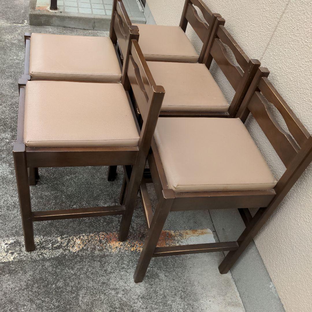 ブラウンの木製椅子五脚セット