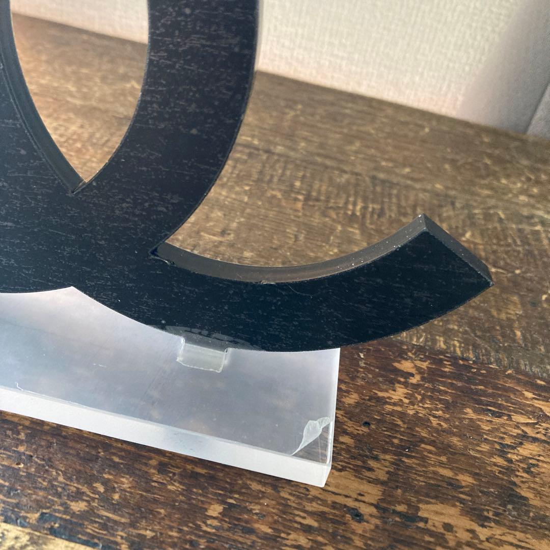 CHANEL ロゴスタンド 黒 オブジェ