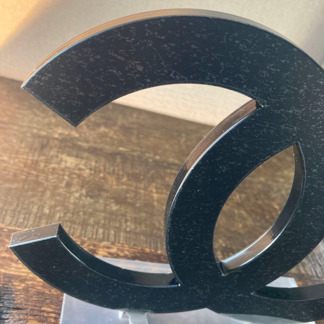 CHANEL ロゴスタンド 黒 オブジェ