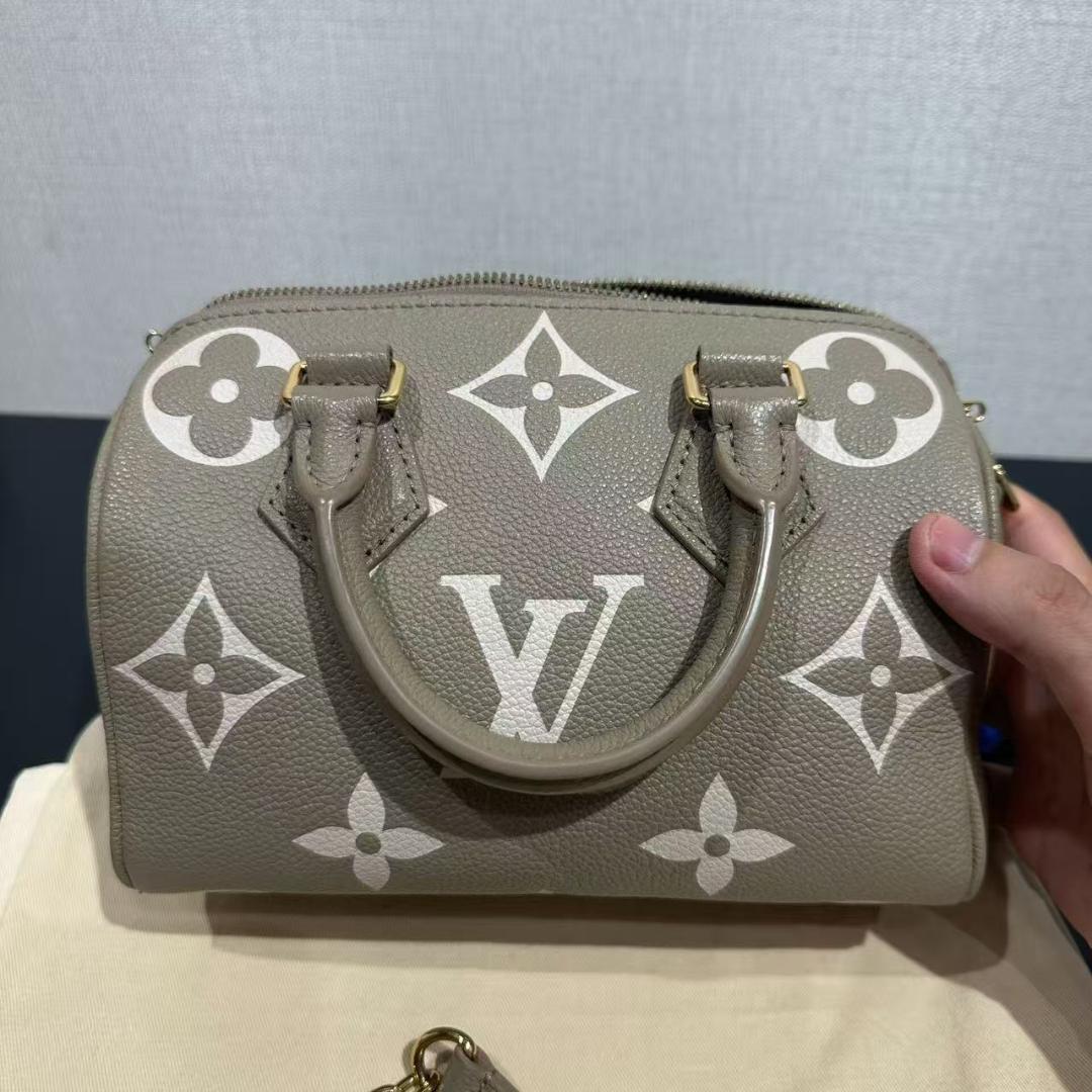 ベージュ モノグラム ショルダーバッグ~~~