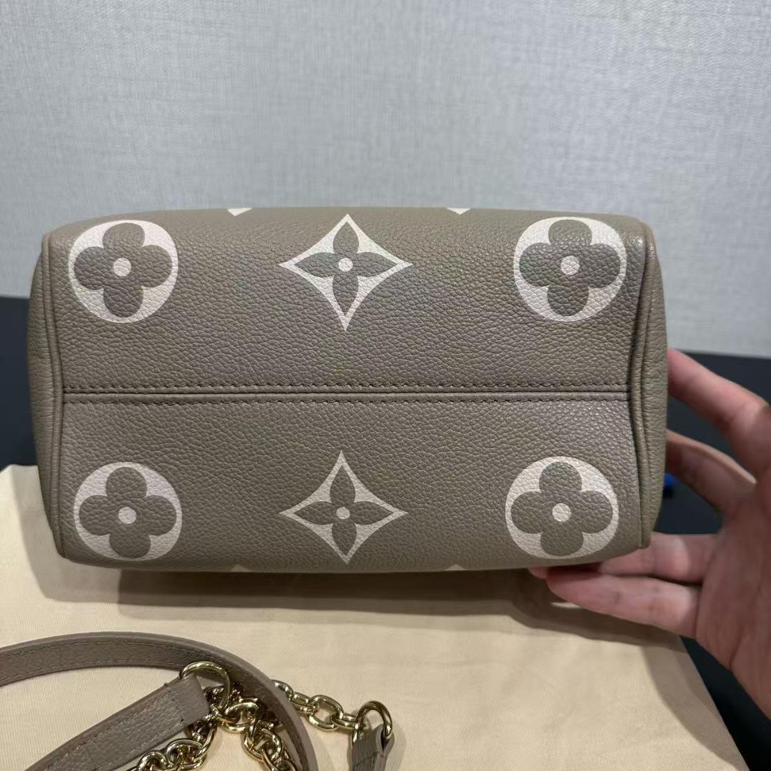 ベージュ モノグラム ショルダーバッグ~~~