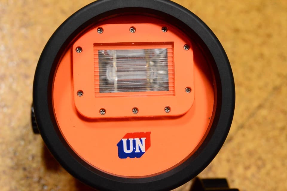 UN SF50 マリンスレーブフラッシュ 光ルンです