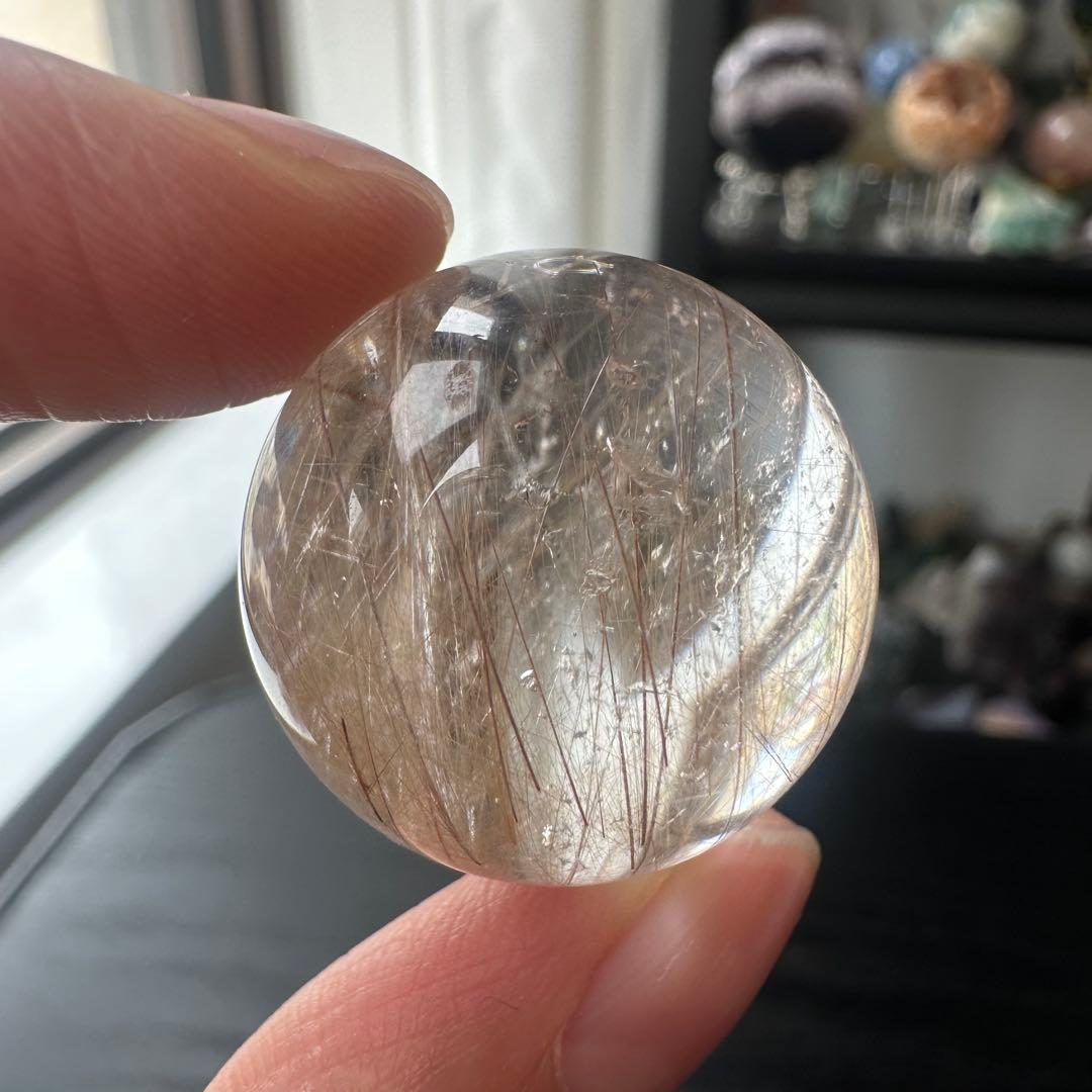 天然石ルチルクォーツのスフィア　丸玉　置物NO.050505