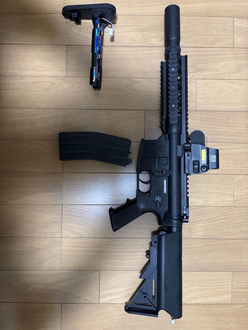 M4CQB 電動ガン レッドドットサイト、サプレッサー付き 10禁 箱付き