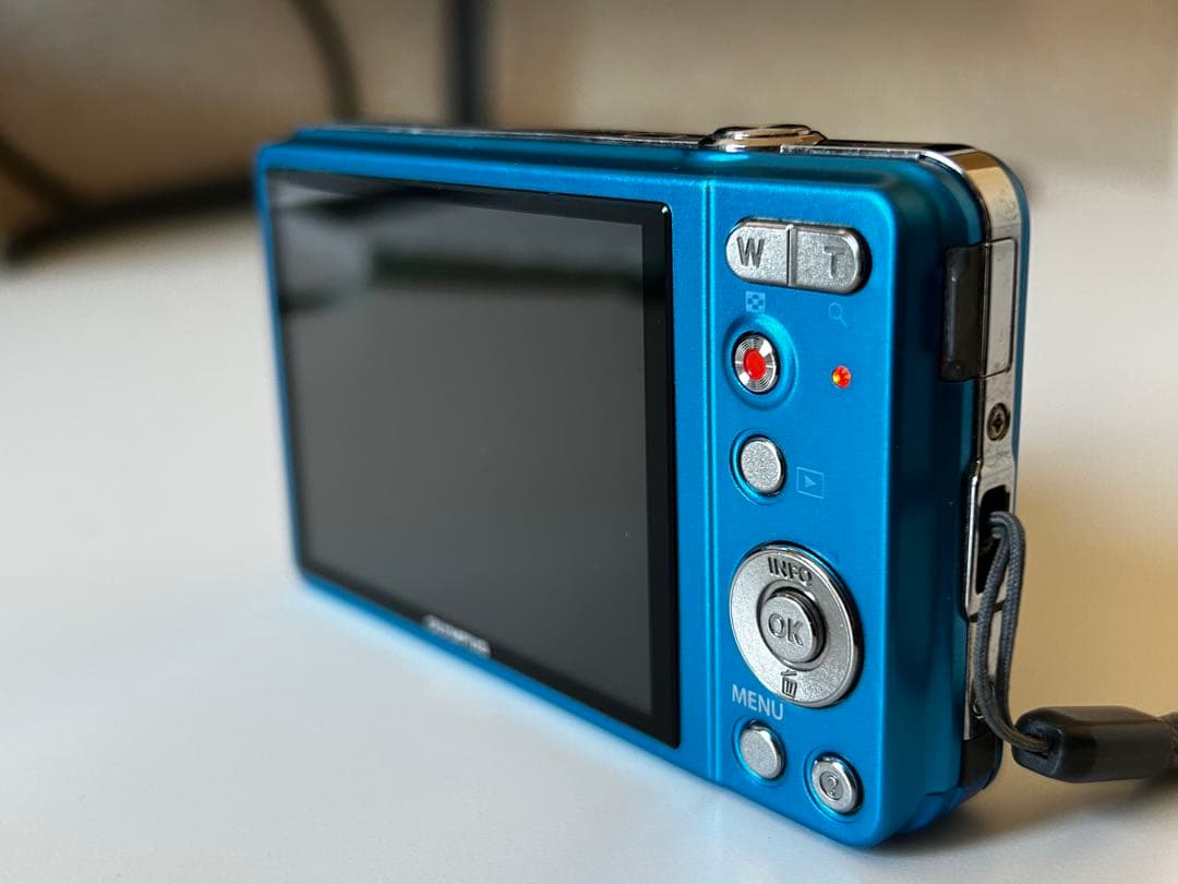 オリンパス　コンデジ　VG-140 5倍ズーム