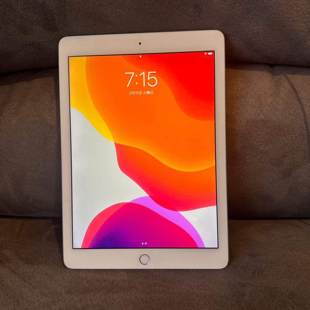 第5世代Apple iPad 9.7インチ　シルバーiPad本体