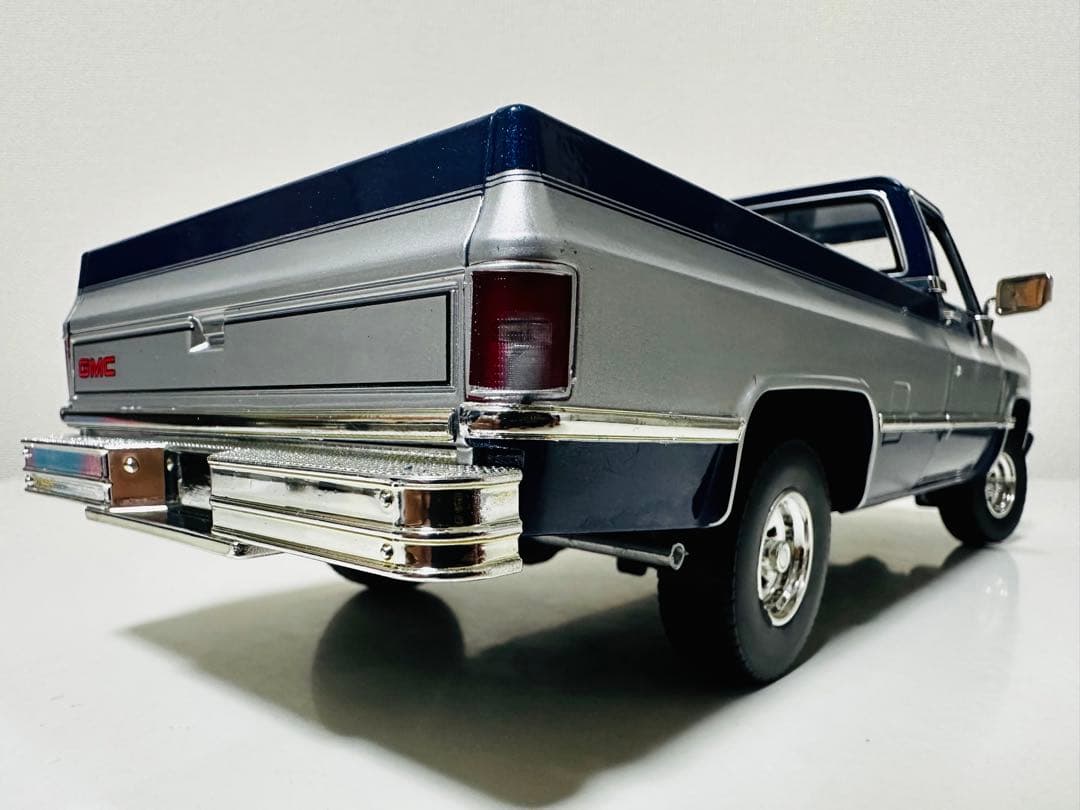GreenLight/'84 GMC K-2500 Sierraシエラ 1/18