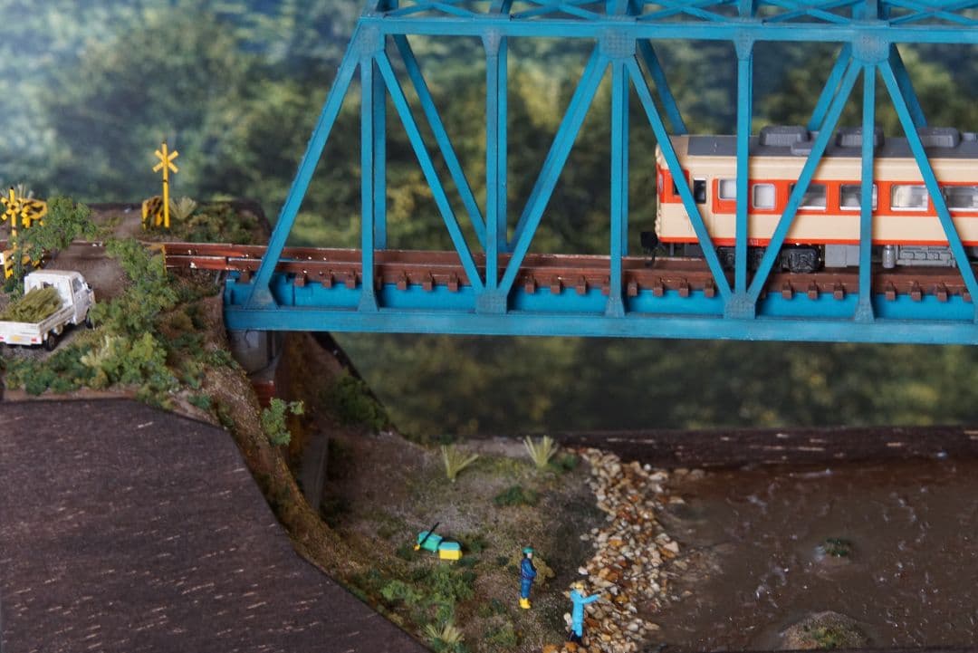 Nゲージ 鉄道模型 ジオラマ　トラス橋を渡る地方ローカル線