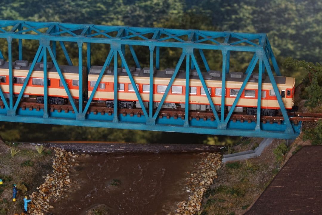 Nゲージ 鉄道模型 ジオラマ　トラス橋を渡る地方ローカル線