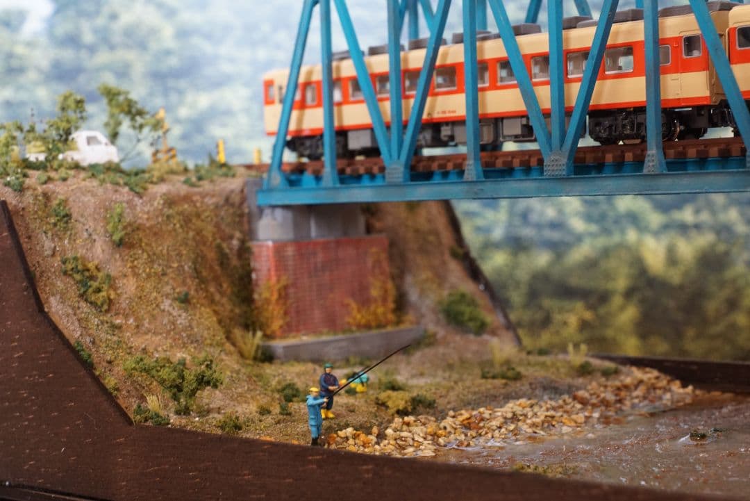 Nゲージ 鉄道模型 ジオラマ　トラス橋を渡る地方ローカル線