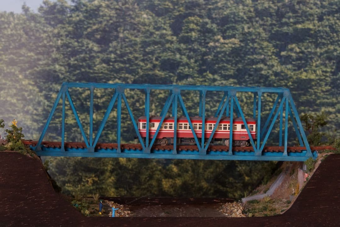 Nゲージ 鉄道模型 ジオラマ　トラス橋を渡る地方ローカル線