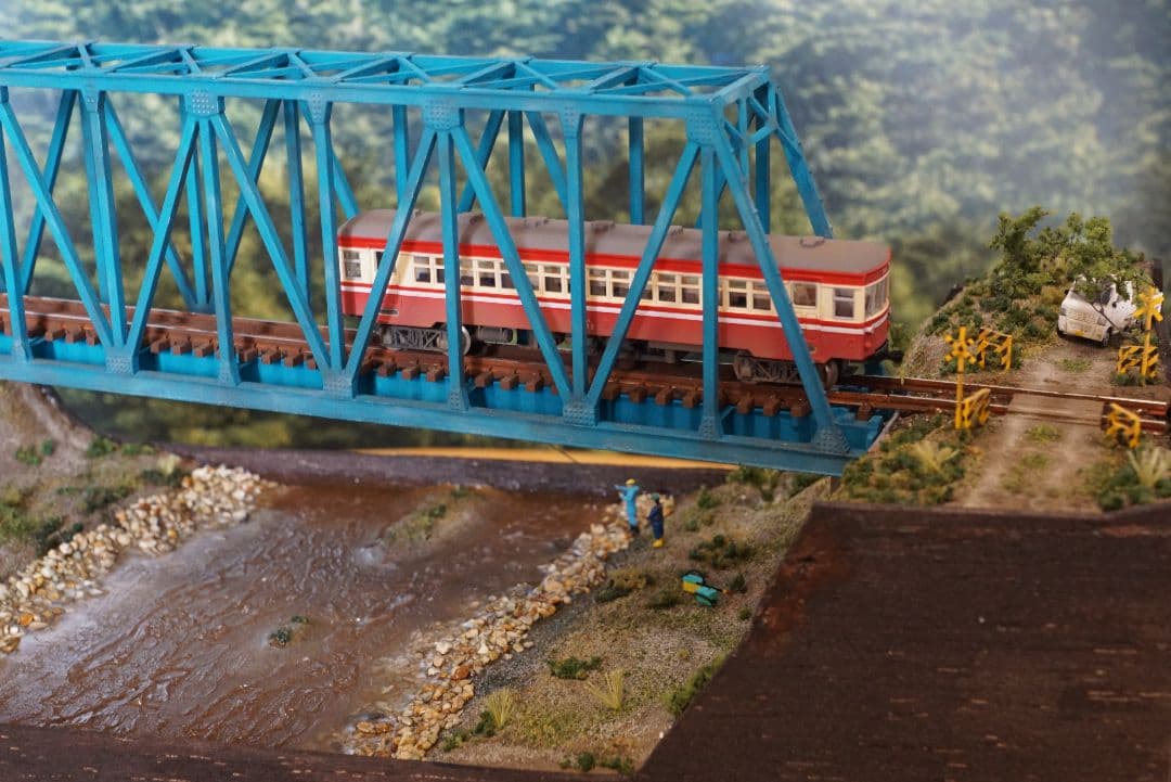 Nゲージ 鉄道模型 ジオラマ　トラス橋を渡る地方ローカル線