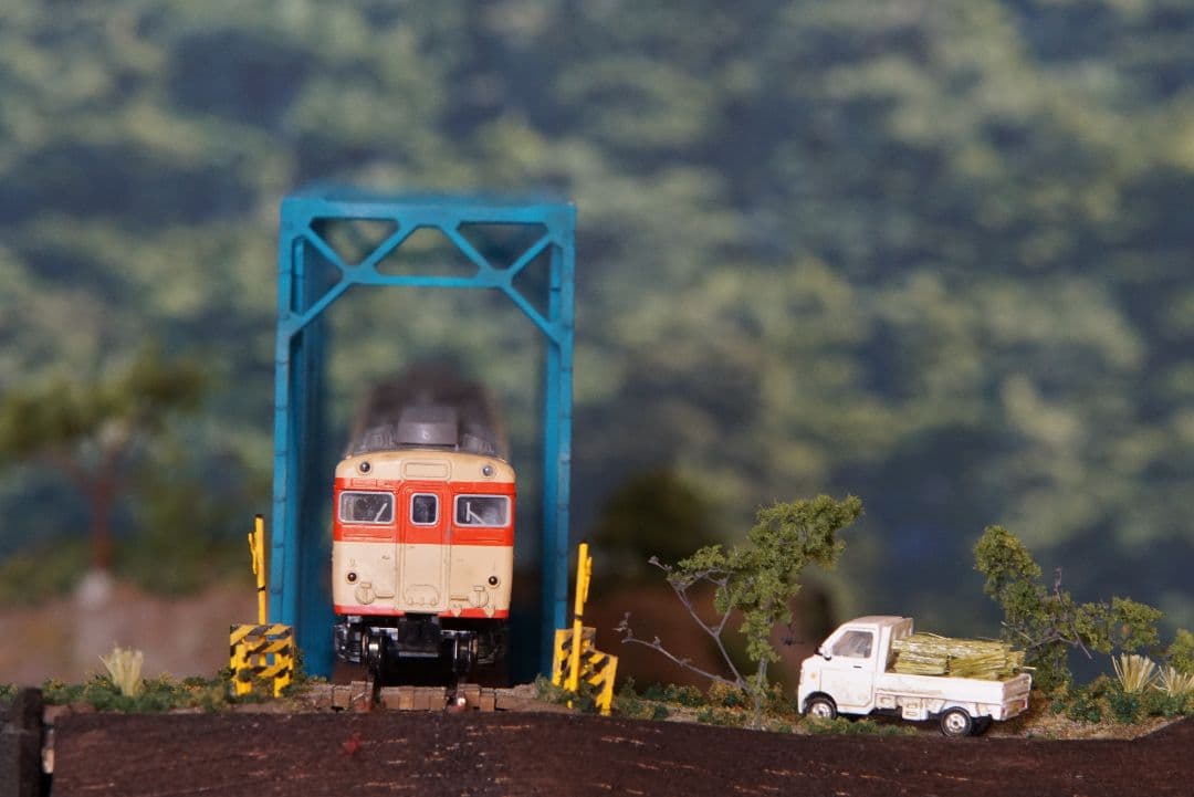 Nゲージ 鉄道模型 ジオラマ　トラス橋を渡る地方ローカル線