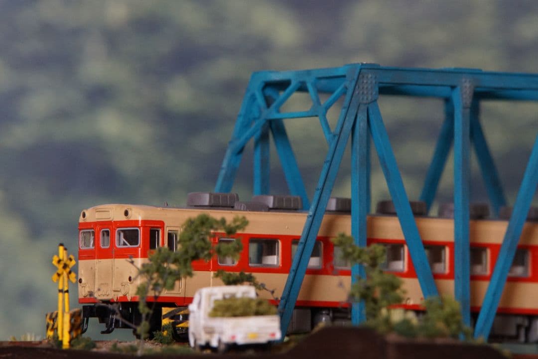 Nゲージ 鉄道模型 ジオラマ　トラス橋を渡る地方ローカル線