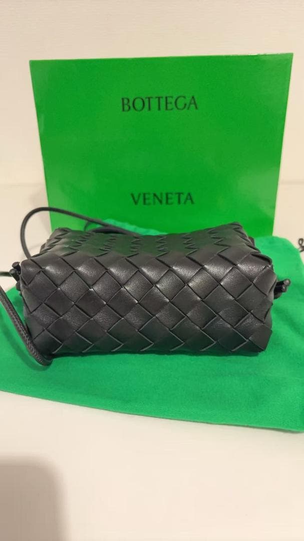 B○ttēga Venēta ブラックショルダーバッグ