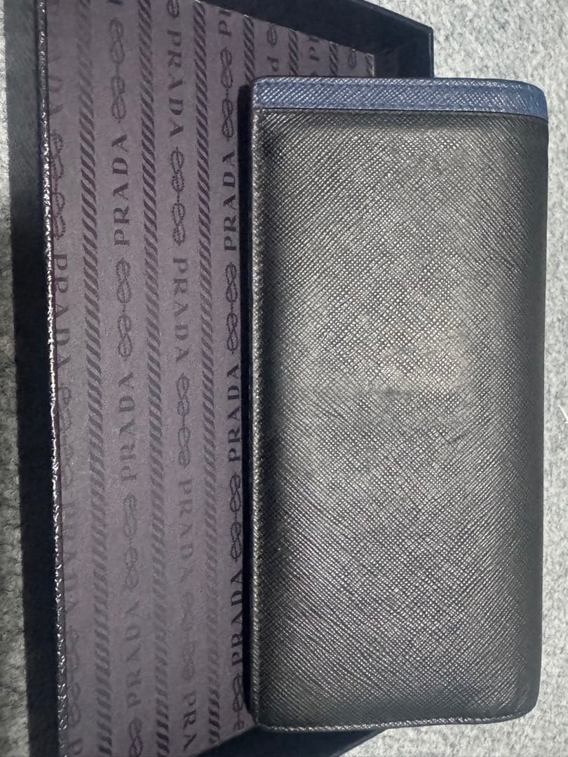 PRADA 長財布