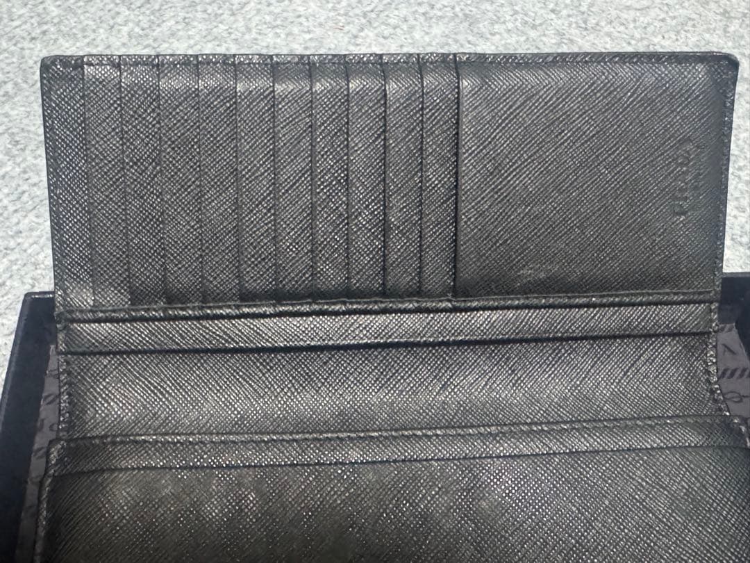 PRADA 長財布