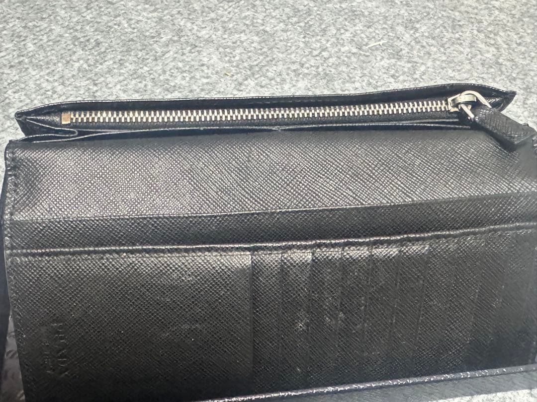 PRADA 長財布