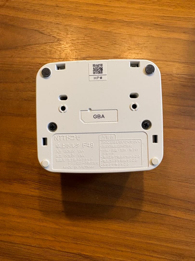 ドコモ docomo らくらくフォン ホワイト 白 F-01M 4G 充電器付き