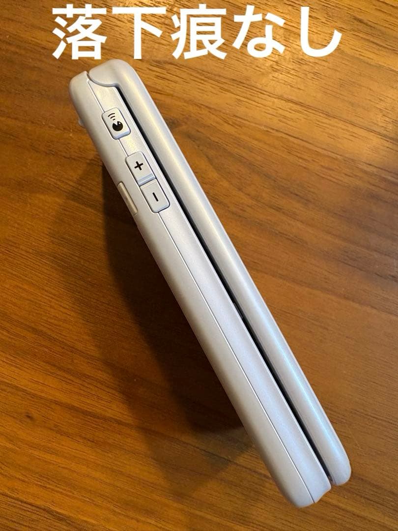 ドコモ docomo らくらくフォン ホワイト 白 F-01M 4G 充電器付き