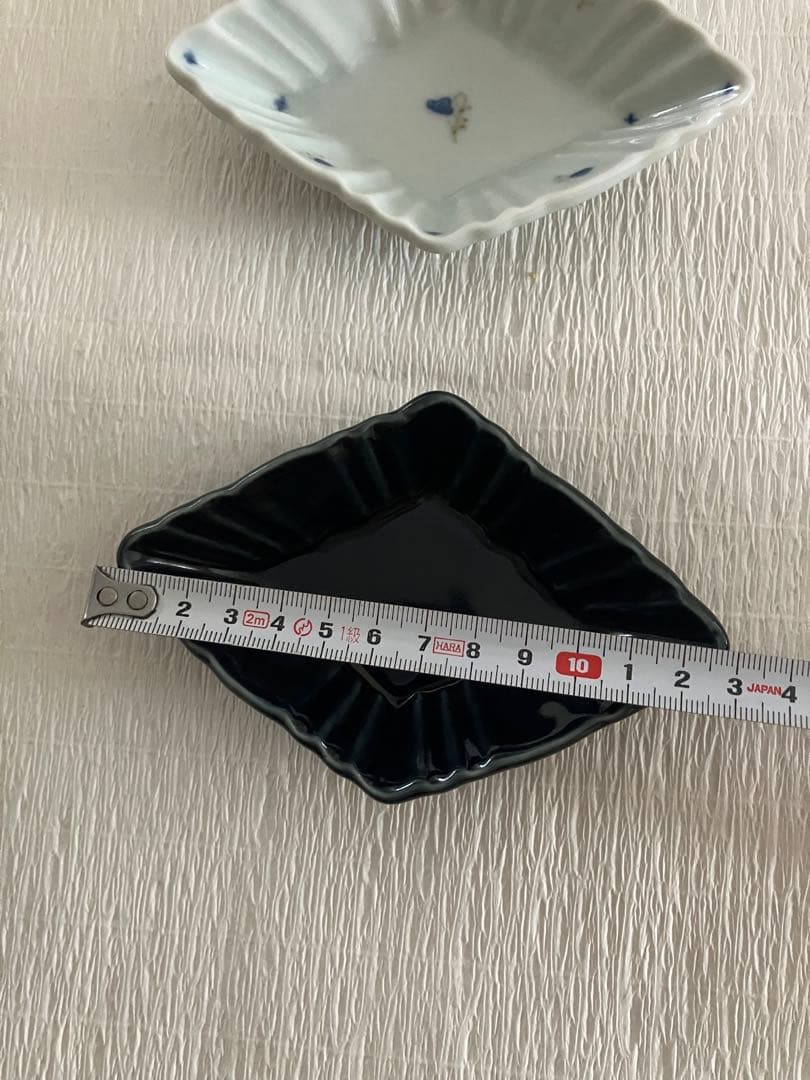 稲村真耶　菱形小皿　２枚セット(瑠璃釉と小花柄)