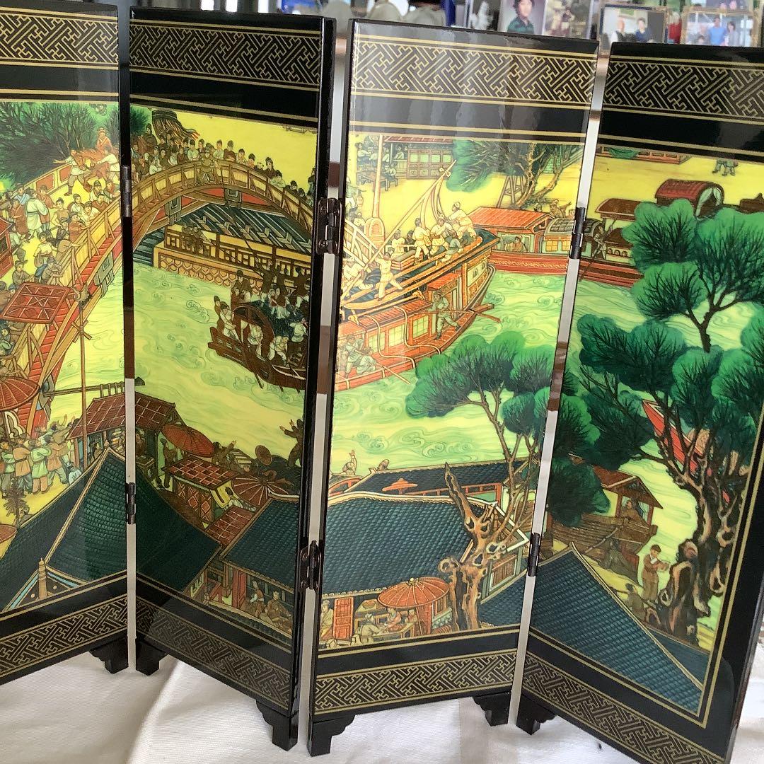 小屏風ですがしっかりとした置物です。　中国の製品です。