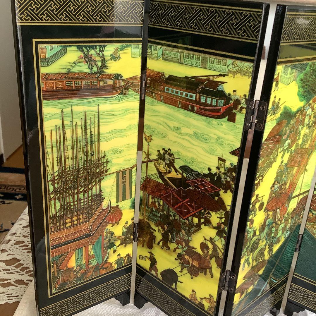 小屏風ですがしっかりとした置物です。　中国の製品です。