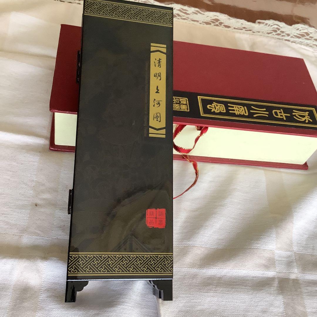 小屏風ですがしっかりとした置物です。　中国の製品です。