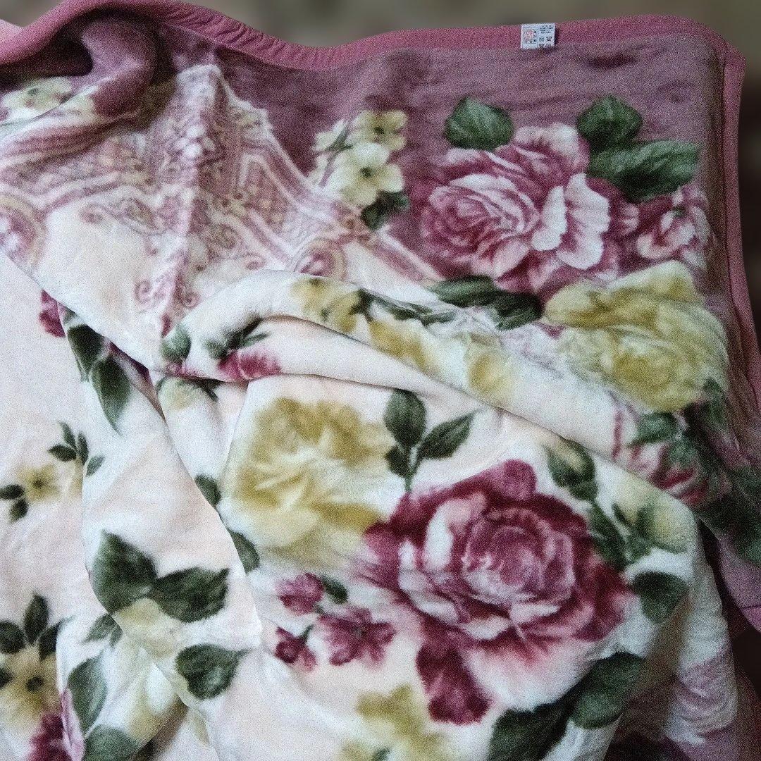 西川の高級毛布 ピンク系花柄