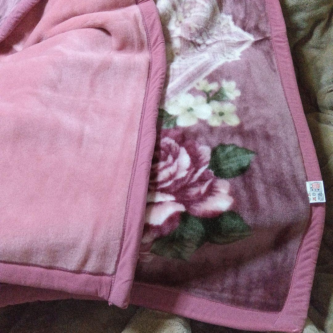 西川の高級毛布 ピンク系花柄