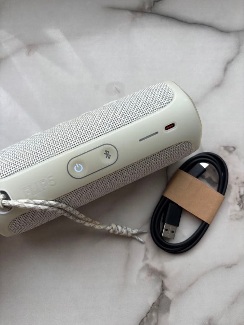 JBL FLIP5　ワイヤレススピーカー　（ホワイト）