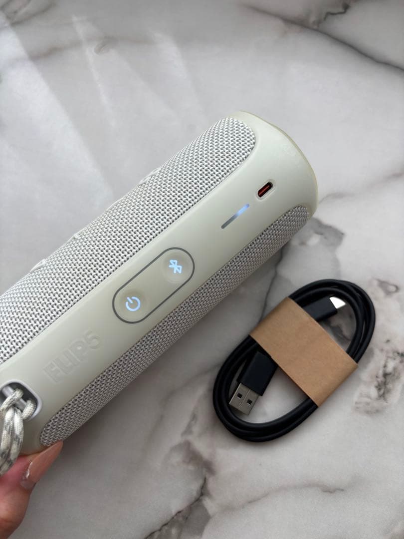 JBL FLIP5　ワイヤレススピーカー　（ホワイト）