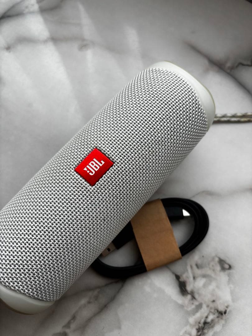 JBL FLIP5　ワイヤレススピーカー　（ホワイト）