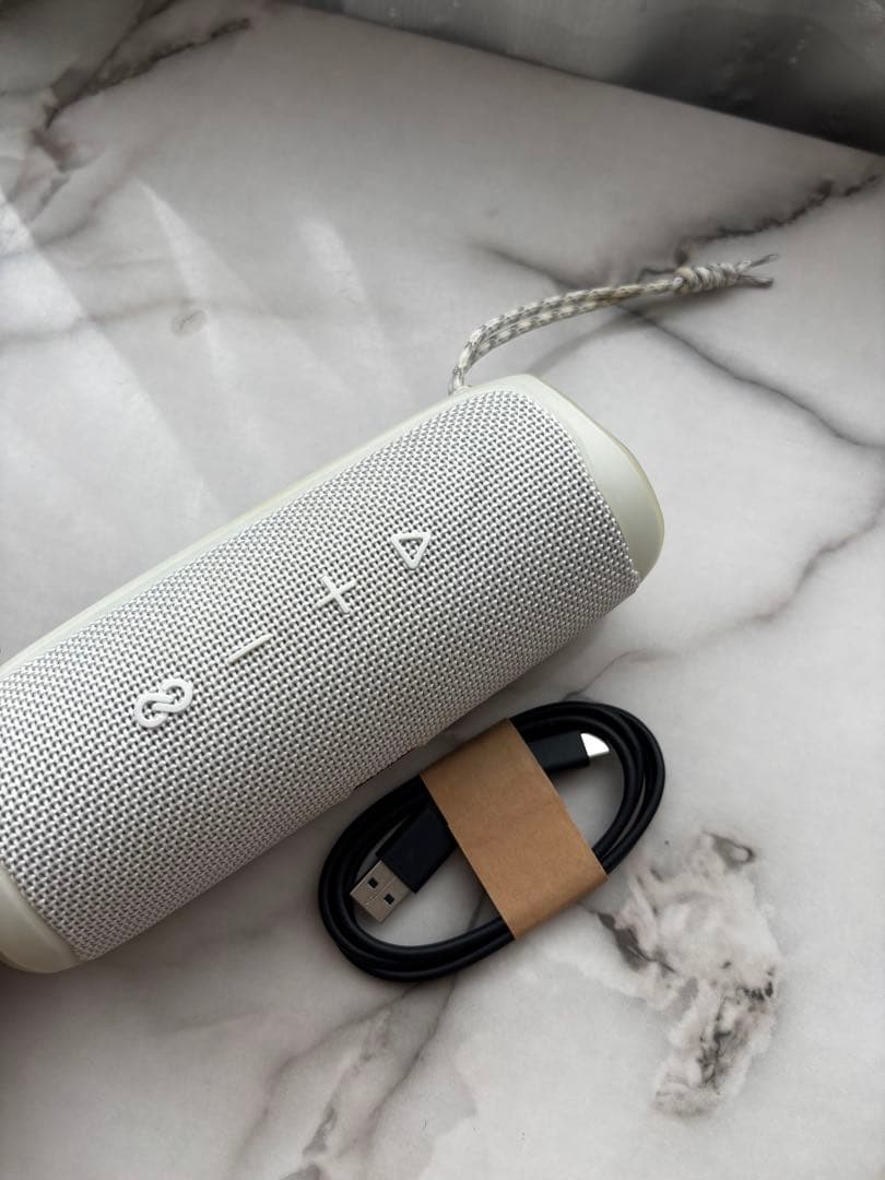 JBL FLIP5　ワイヤレススピーカー　（ホワイト）