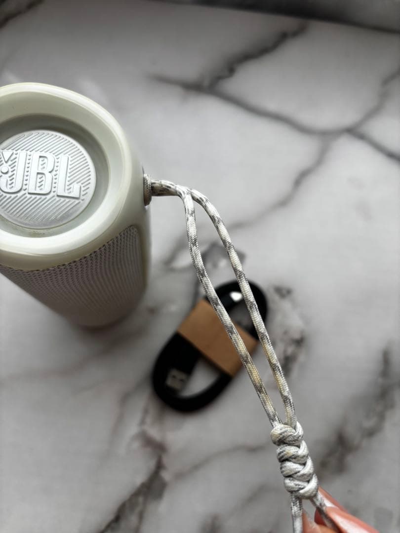 JBL FLIP5　ワイヤレススピーカー　（ホワイト）