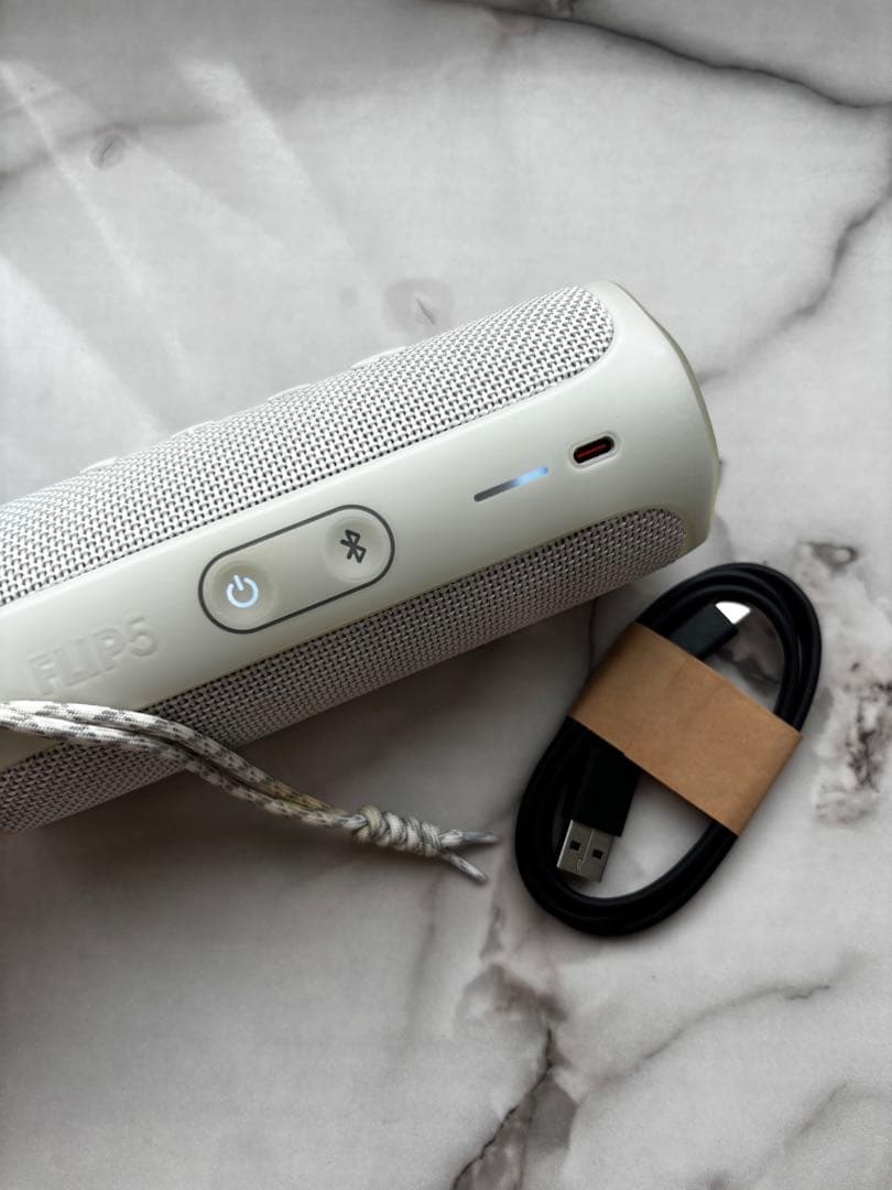 JBL FLIP5　ワイヤレススピーカー　（ホワイト）