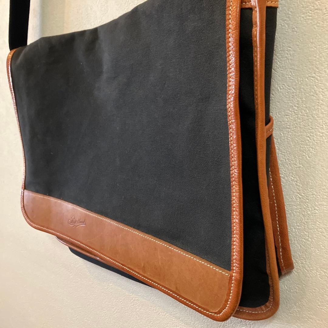 ジルベルソー　GILLESBERTHOUD 帆布製ショルダーバック