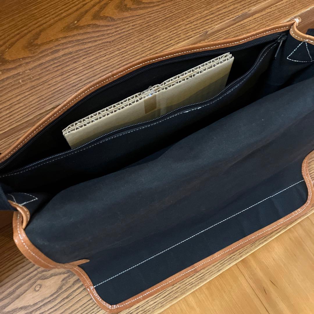 ジルベルソー　GILLESBERTHOUD 帆布製ショルダーバック