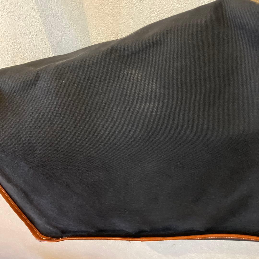 ジルベルソー　GILLESBERTHOUD 帆布製ショルダーバック